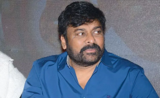 Chiranjeevi Clarifies on Mother Anjanadevi news over fight on Corona virus - Sakshi