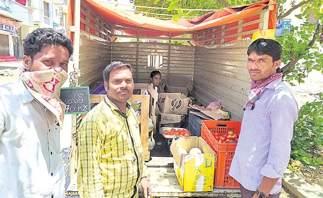 Due To The Lockdown Farmers Are Selling Vegetables Directly To Homes - Sakshi