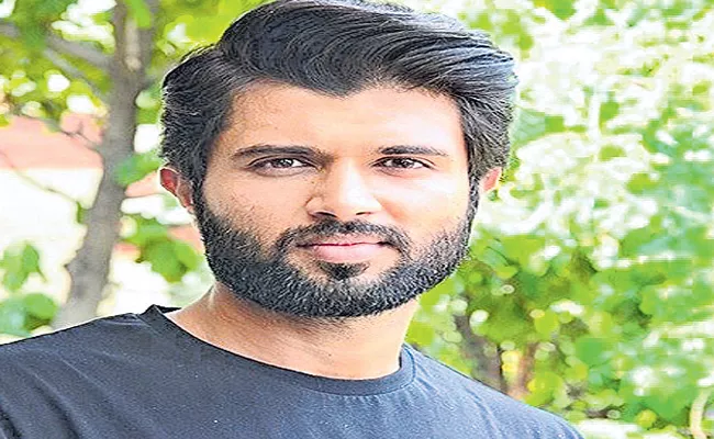 Vijay Devarakonda Appreciates Police Department For Their Effort And Work - Sakshi