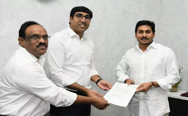 Hetero Group Of Companies Donates RS 5 Crores For AP CM Relief fund - Sakshi