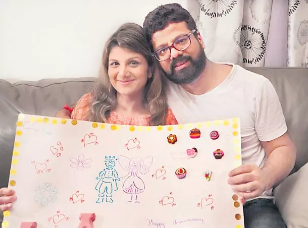 Rambha 10th celebrated wedding anniversary at home - Sakshi