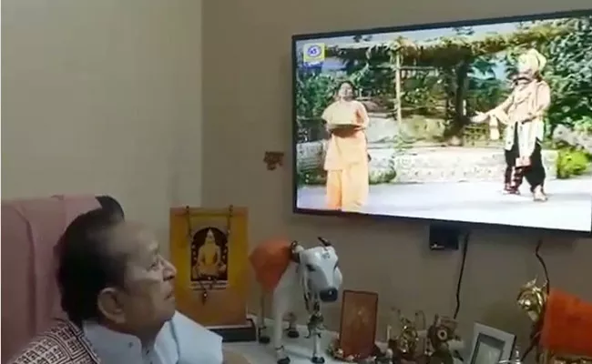 81 Year Old Ravana Character Arvind Trivedi Watching Sita Haran Scene - Sakshi