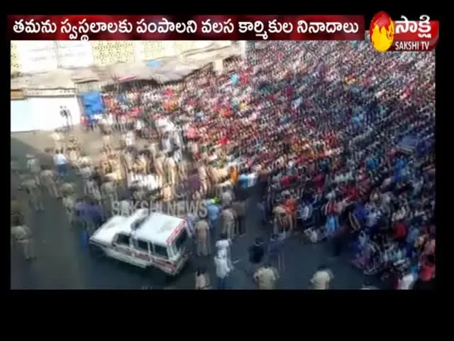 Thousands of Migrant Workers Protest at Mumbai Bus Stand