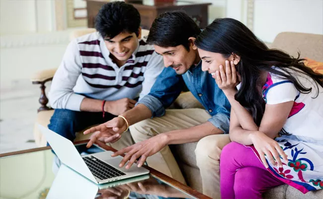 Lockdown: MHRD Launch National Online Education For Students - Sakshi