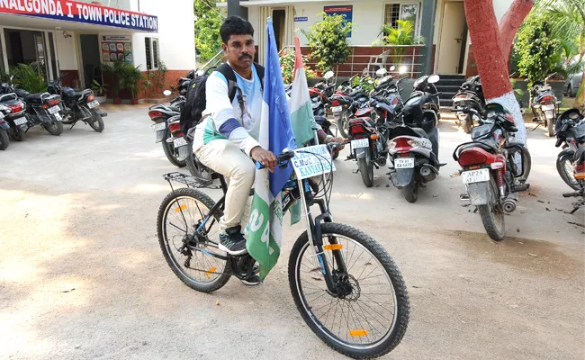 AP Man Cycle Yatra Stopped In Nalgonda Due To Lockdown - Sakshi