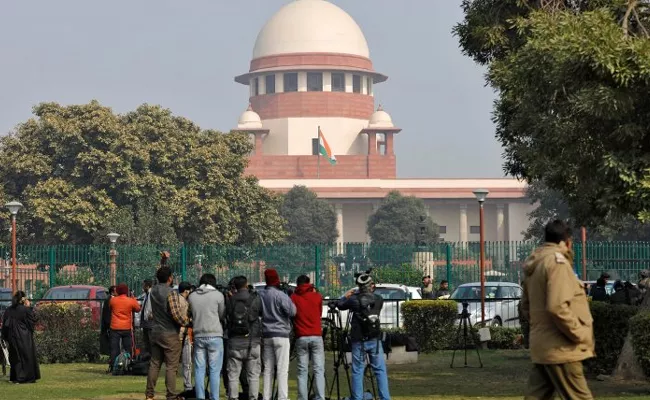  On Migrant Crisis, Centre Tells Supreme Court to Trust the Government - Sakshi