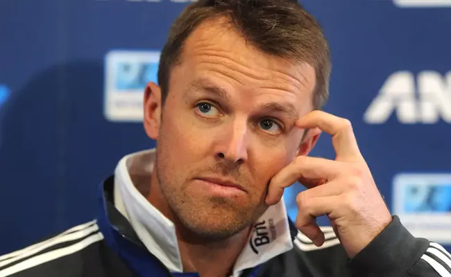 Graeme Swann Praises Rahul Dravid Performance As Test Batsman - Sakshi