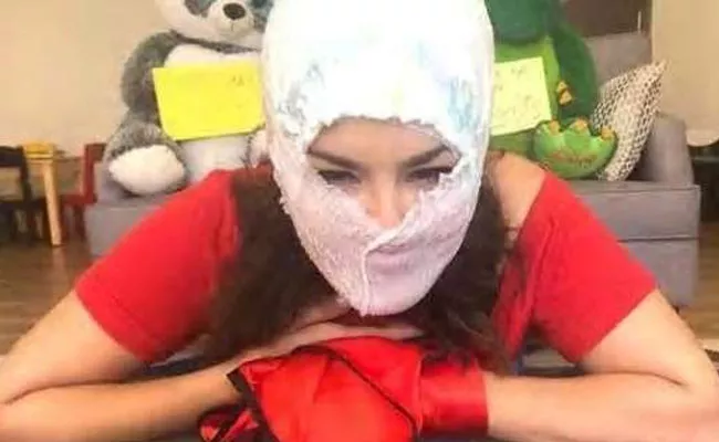 Sunny Leone Wear Diaper As A Face Mask - Sakshi