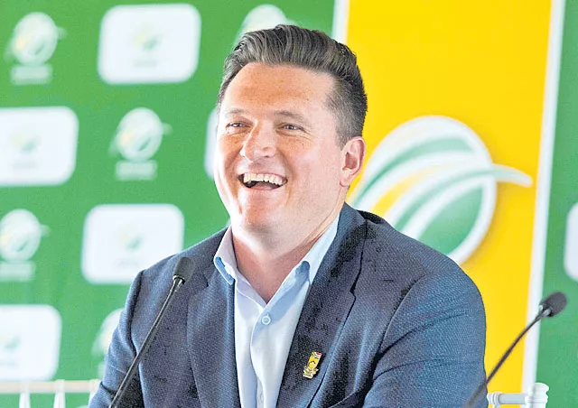 Graeme Smith appointed South Africa director of cricket till March 2022 - Sakshi