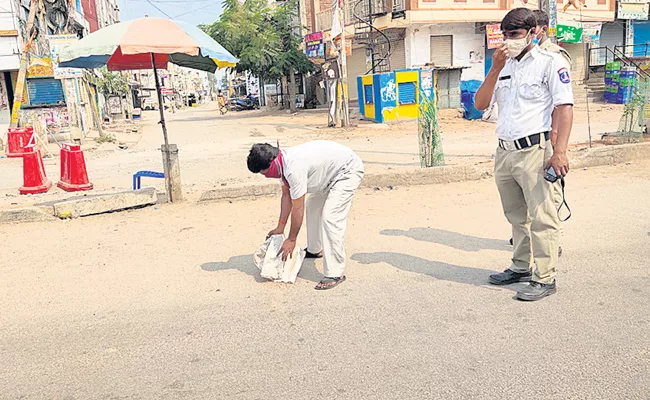 Man Splitting on Road And Case File in Rangareddy - Sakshi