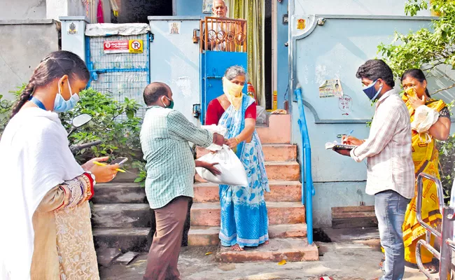 Distribution of free ration goods above 86 lakh people in AP - Sakshi