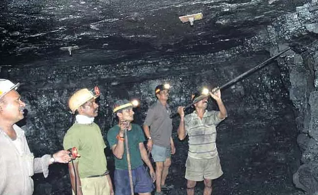 Singareni Workers Unhappy With Lay Off In Mines - Sakshi