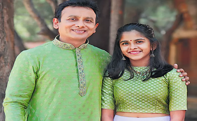 Unnikrishnan And His Daughter Song Viral on Social Media - Sakshi