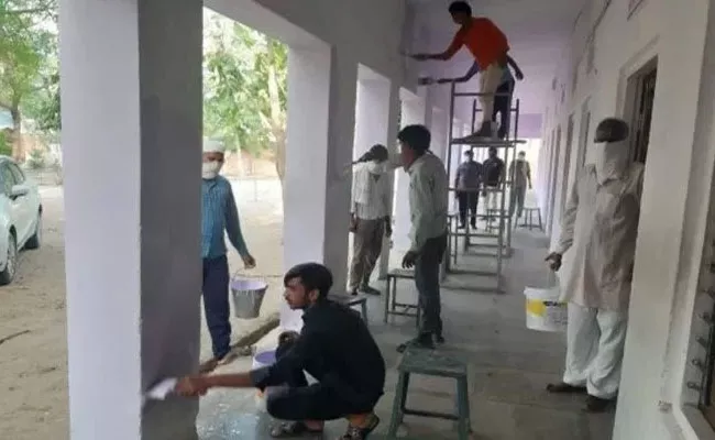 Quarantined Migrant Workers give Makeover to Schools in Sikar - Sakshi