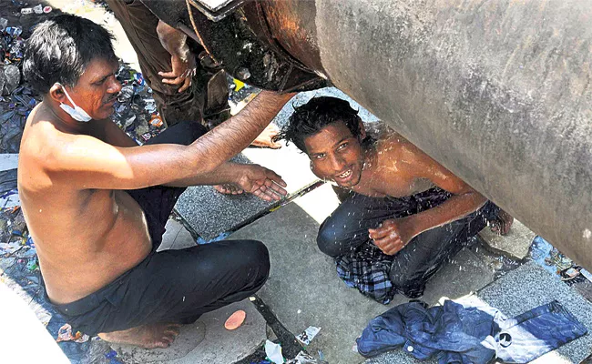 People Bathing in Water Pipes Leakage Area Hyderabad - Sakshi