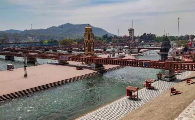 Ganga Water Become Drinkable Due Lockdown At Haridwar - Sakshi