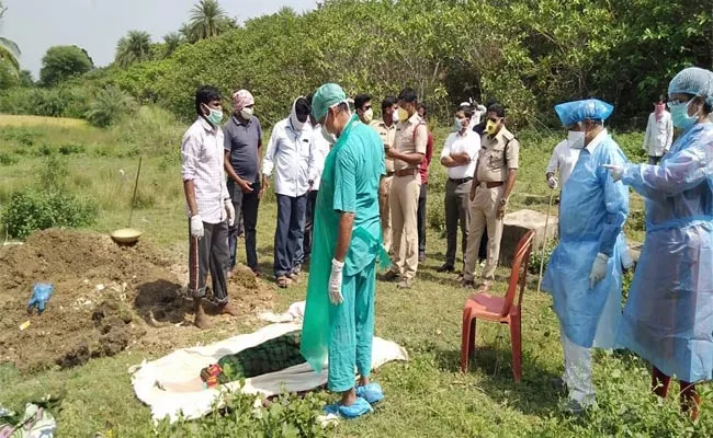 Postmortem For A Buried Woman Corpse In Khammam - Sakshi