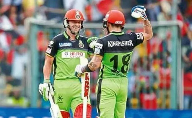 De Villiers, Kohli to Auction Their Kits From 2016 IPL Match - Sakshi