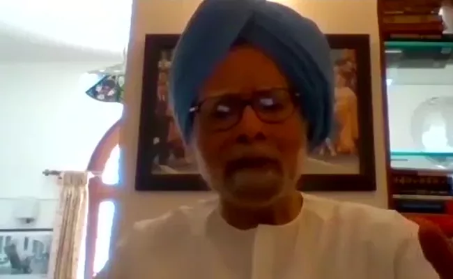 Manmohan Singh Comments on Center freezing Dearness Allowance - Sakshi