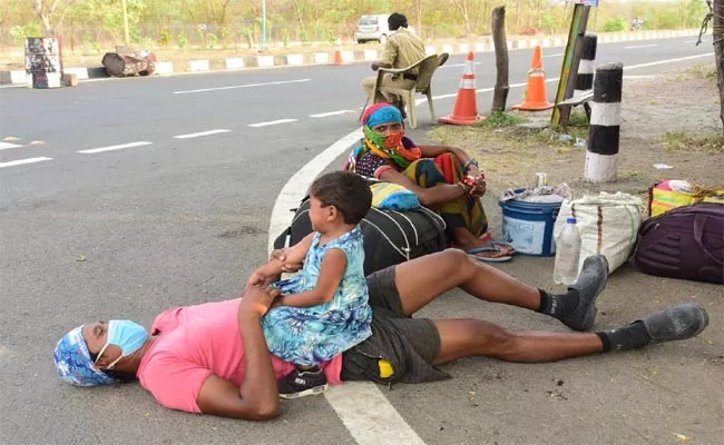 Lockdown: Migrant Laborers Going Their Native Places On A Cycle - Sakshi