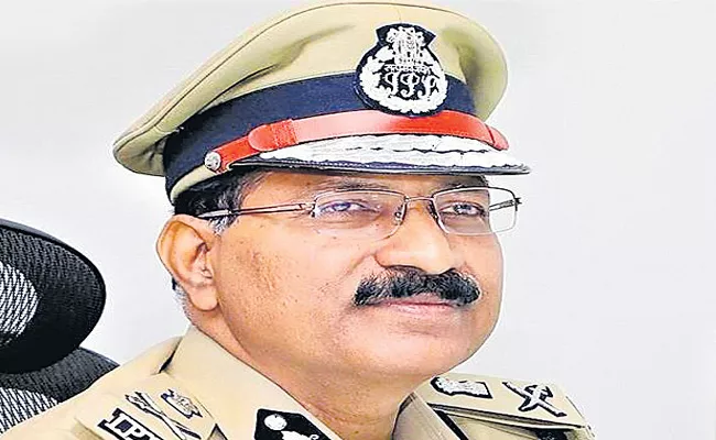 DGP Mahender Reddy Appreciates Mancherial Police For Saving Girl - Sakshi