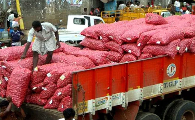 Mumbai Man Shells Over Rs 3 Lakh For Onions To Reach Vilalge - Sakshi