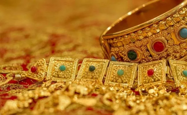 Gold Demand Is Less Of Akshaya Tritiya Festival Due To Coronavirus - Sakshi