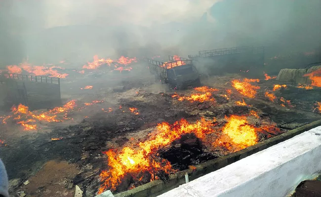 Massive fire accident in Anantapur - Sakshi