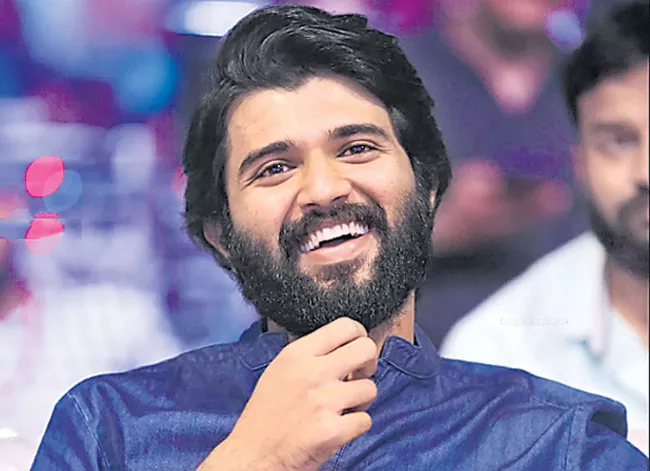 Actor Vijaydevarakonda Foundation helping Hands to poor - Sakshi