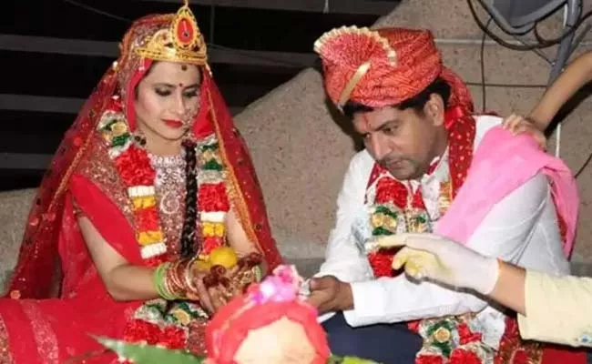 Bigg Boss 2 Winner Ashutosh Kaushik Get Married On His Terrace At Noida - Sakshi