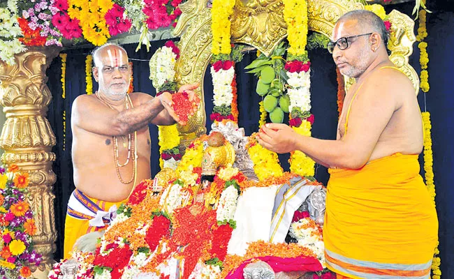 Bhadrachalam Sita Rama Kalyanam Was Conducted Without Devotees - Sakshi