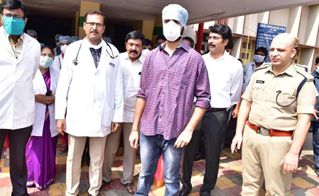 Young Man Recovered From Coronavirus At Rajahmundry - Sakshi