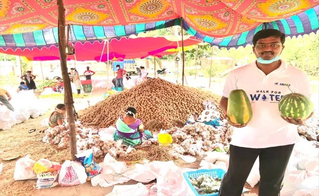 Walk For Water: Delivering Fruits To Customers With A Missed Call - Sakshi