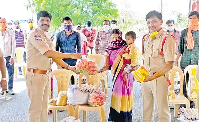 Providing Daily Essential Goods For The Poor People By DGP Mahender Reddy - Sakshi