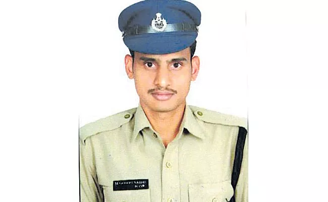 Constable Gouri Naidu Did Not Attend For His Mother Burial Due To Lockdown - Sakshi