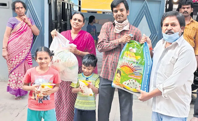 Corona Crisis Charity is helping out daily-wage workers in TFI - Sakshi