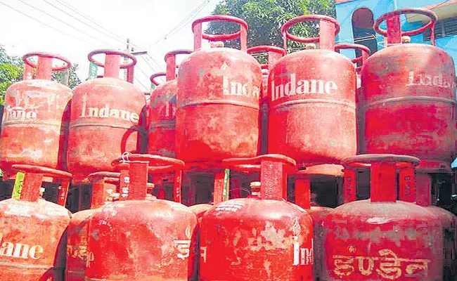 LPG Demand Is Normal In Telangana Due To Lockdown - Sakshi