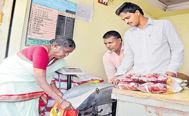 CM KCR Ordered To Distribute Rice Even If There Is No Ration Card - Sakshi