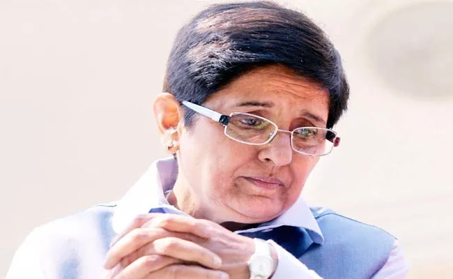 Corona: Kiran Bedi Posts Fake Forward On Egg And Chicken Video - Sakshi