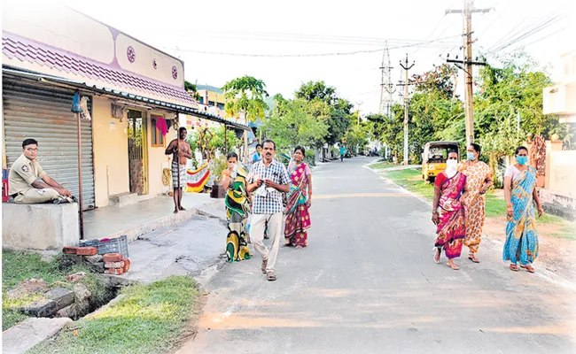 A Sakshi representative visits to Visakha Gas Leakage effected villages