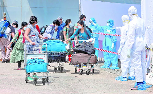 334 coronavirus super spreaders found in Ahmedabad - Sakshi