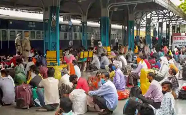 Migrants Reached Srikakulam From Chennai Through Sramik Traine - Sakshi