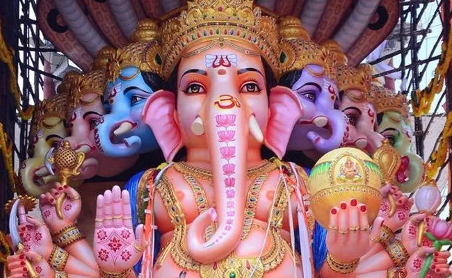 Corona Effect Khairatabad Ganesh Idol To Be 11 Foot Height This Year - Sakshi