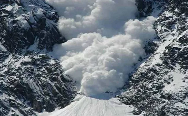 Avalanche Hits Army Soldiers in North Sikkim Lugnak La One Jawan Missing - Sakshi