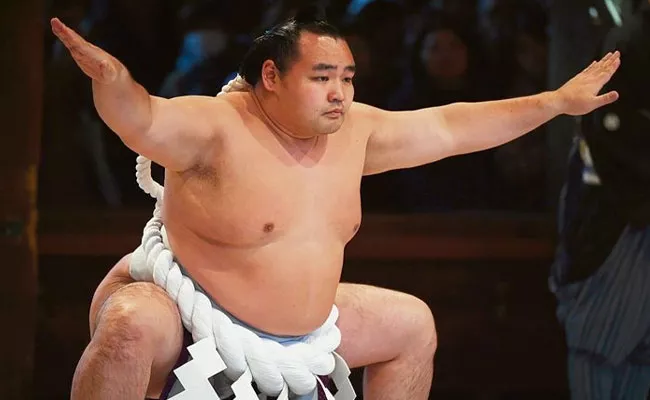 Japan Young sumo wrestler dies of COVID-19 - Sakshi