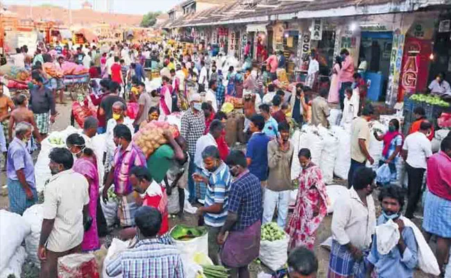 Koyam Bedu Market Becoming Terror For Coronavirus In Tamilnadu - Sakshi