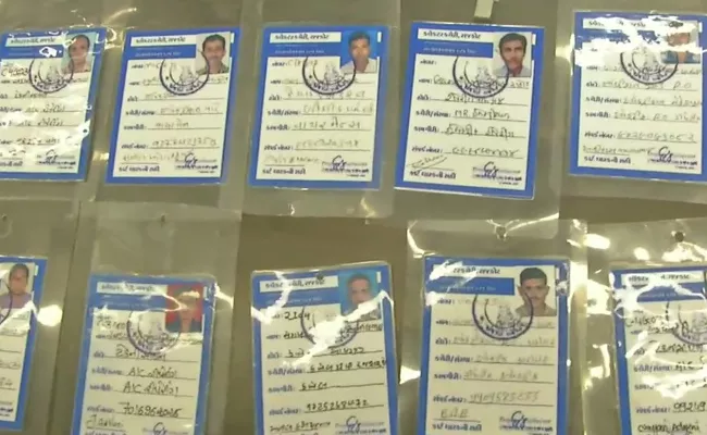 police arrested who issuing fake passes in Gujarat - Sakshi