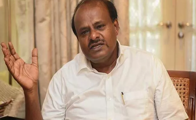 HD Kumaraswamy Slams In CM Yeddyurappa Over Shutdown Santwana centres - Sakshi