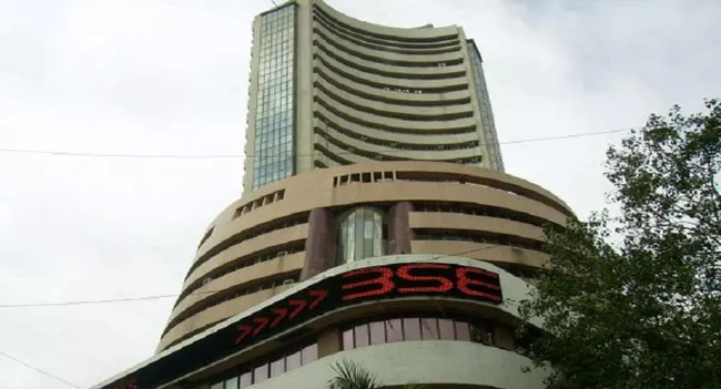 Sensex closes 25 points down at 31098 Points - Sakshi