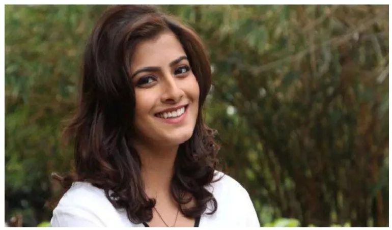 Varalaxmi Sarathkumar Rubbishes Wedding Rumours - Sakshi